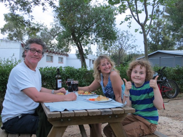 eating al fresco (not sure who these odd people that came to dinner were)