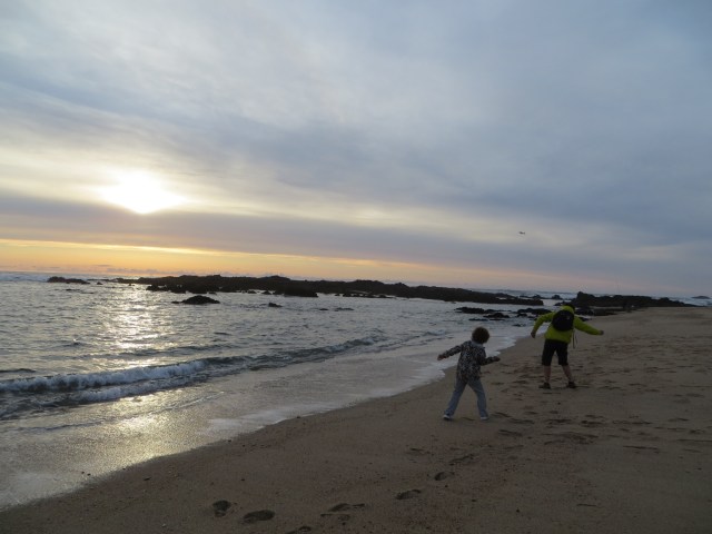 skimming stones at Vila Chã